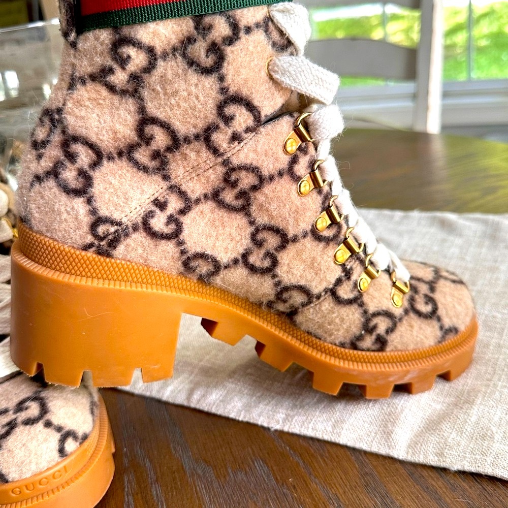 ❤️🔥❤️🔥SOLD❤️🔥❤️🔥Gucci GG Monogram wool Cream and Brown ankle boots - Picture 3 of 17